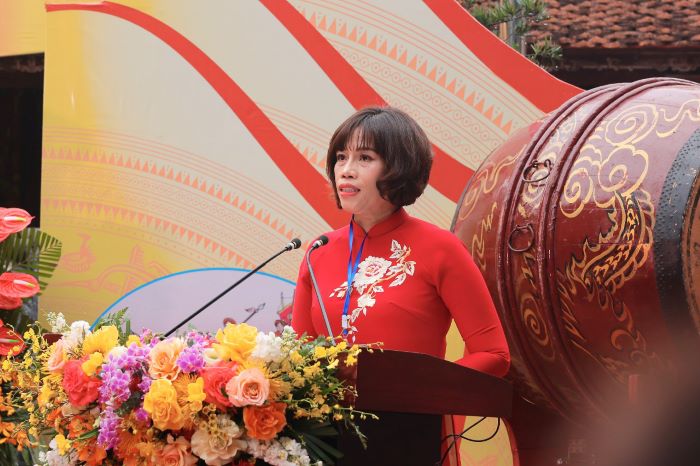 Phó Chủ tịch UBND quận Hai Bà Trưng Nguyễn Thị Thu Hiền phát biểu tại Lễ hội